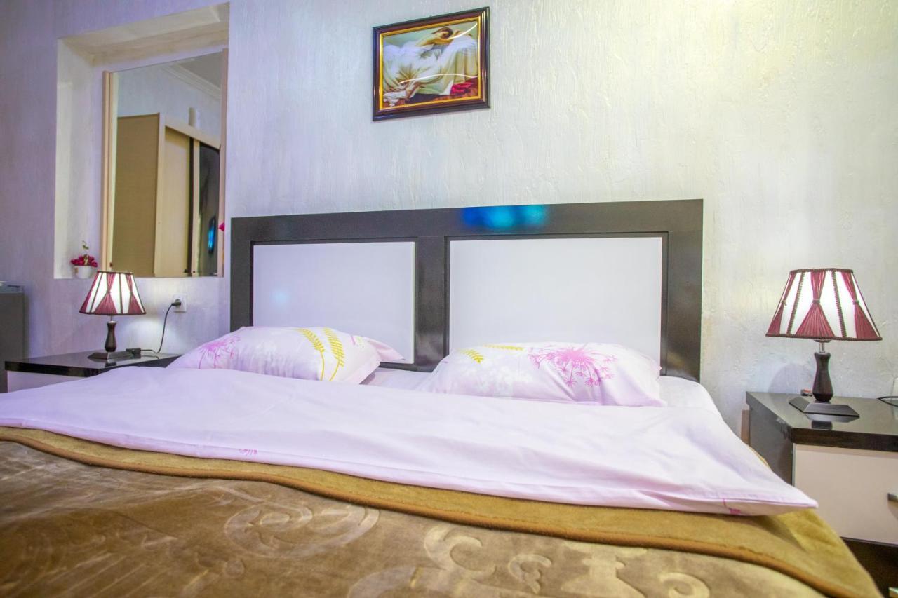 Hotel Mkudro クタイシ エクステリア 写真